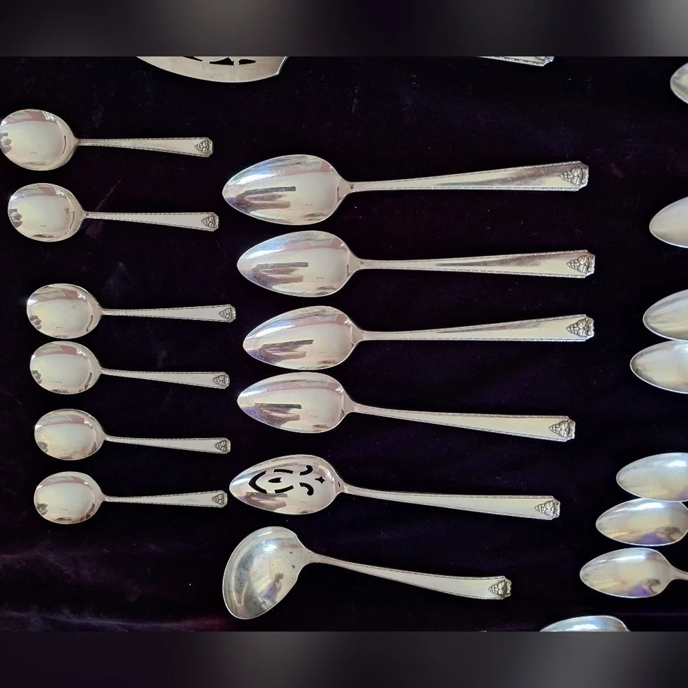 Prestige Silver Dining Flatware Collection with Classic Design Lot 1